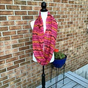 💰5/$25💰Aerie Infinity Scarf Pink & Orange Abstract Stripes
